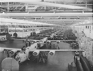B-24_bomber_at_Willow_Run